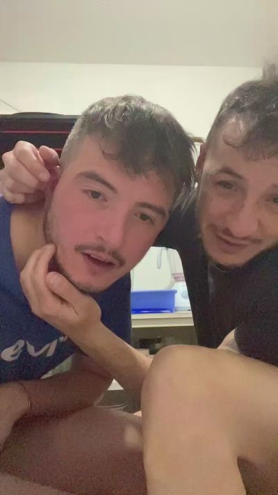 simon19934 live cam on Cam4