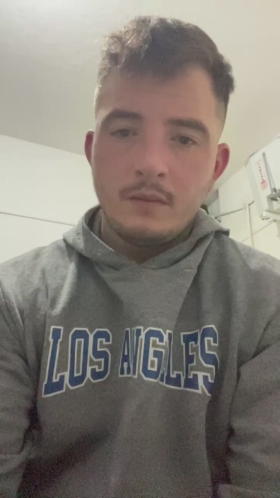 simon19934 live cam on Cam4