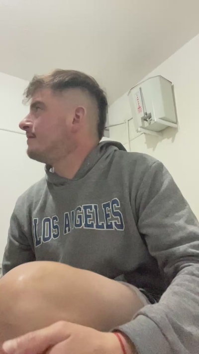 simon19934 live cam on Cam4