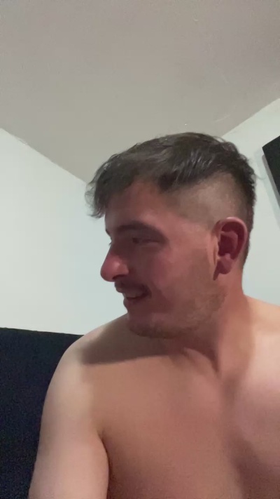 simon19934 live cam on Cam4