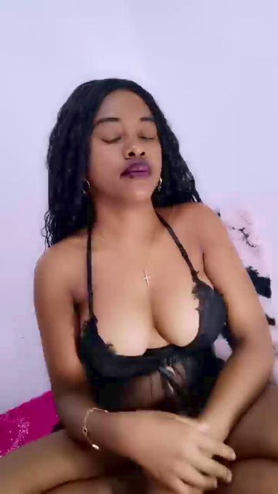 sistrafun live cam on Cam4