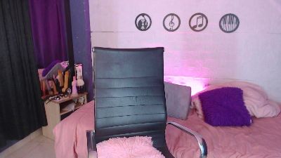 skinny_Yizz live cam on Cam4