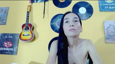 skinnycaroline live cam on Cam4