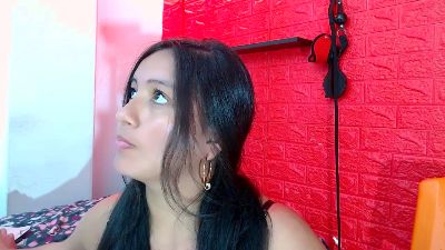 skinnysaray24 live cam on Cam4