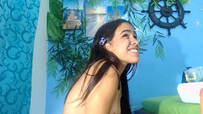 skinnysofia18 live cam on Cam4