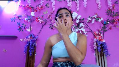 skinnysofia18 live cam on Cam4