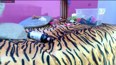 skinnysofia18 live cam on Cam4
