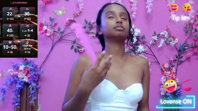 skinnytiana18 live cam on Cam4