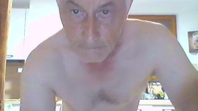 sklaveb21 live cam on Cam4
