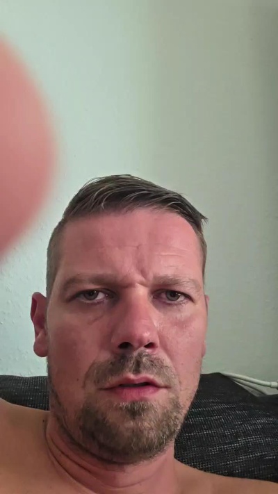 sklaveverheira1 live cam on Cam4