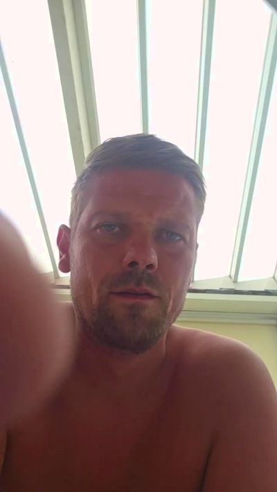 sklaveverheira1 live cam on Cam4