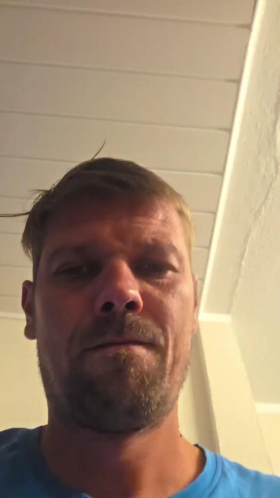 sklaveverheira1 live cam on Cam4