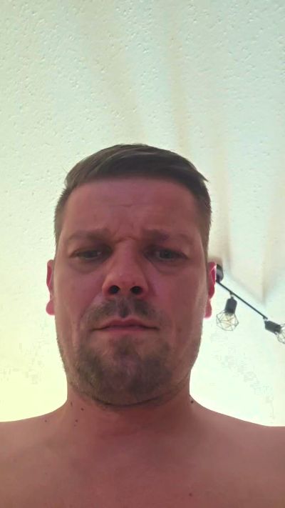 sklaveverheira1 live cam on Cam4