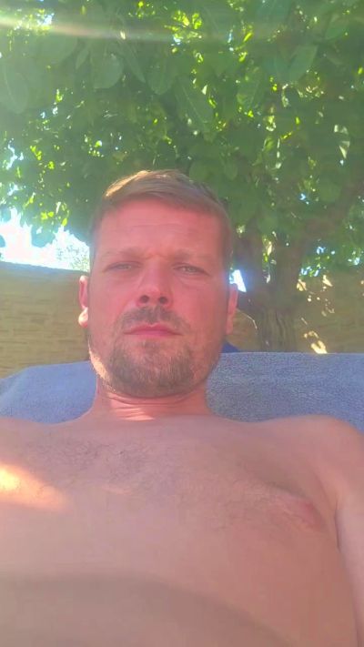sklaveverheira1 live cam on Cam4
