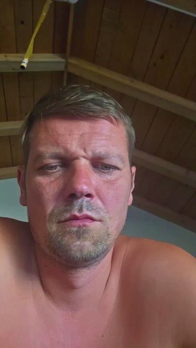 sklaveverheira1 live cam on Cam4