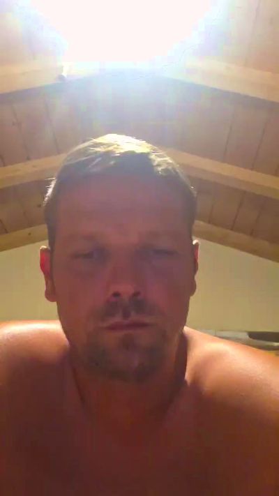 sklaveverheira1 live cam on Cam4