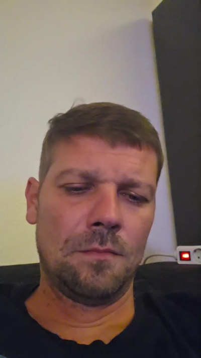 sklaveverheira1 live cam on Cam4