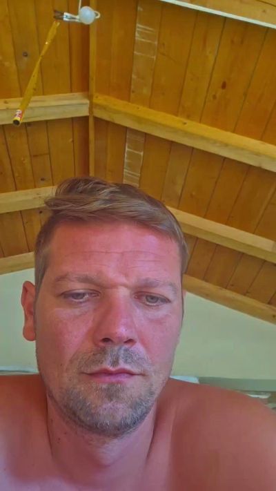 sklaveverheira1 live cam on Cam4
