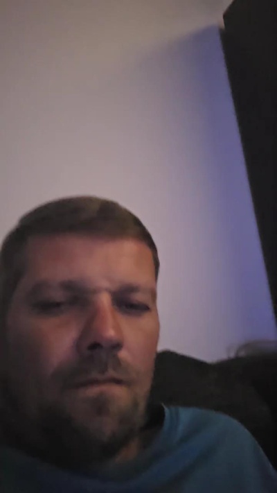 sklaveverheira1 live cam on Cam4