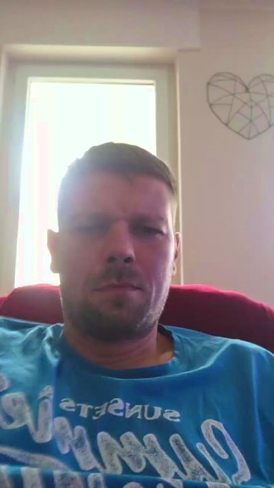 sklaveverheira1 live cam on Cam4