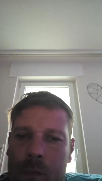 sklaveverheira1 live cam on Cam4