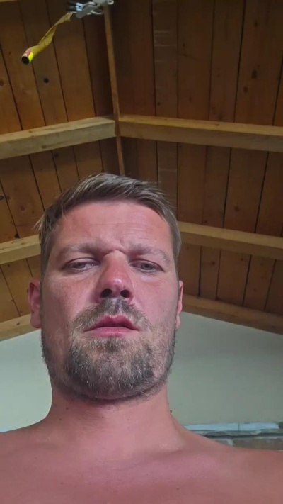 sklaveverheira1 live cam on Cam4