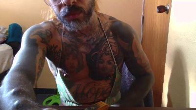 skullbeardg live cam on Cam4