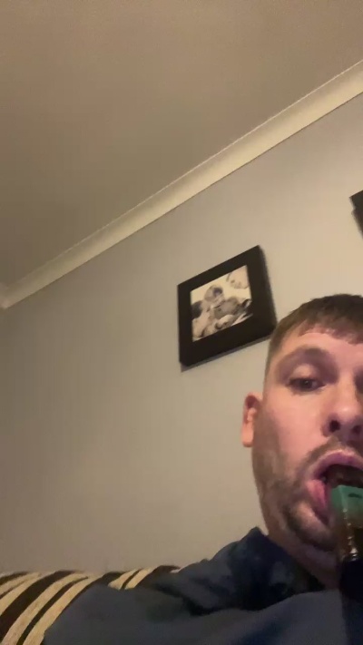 skuzzy244 live cam on Cam4