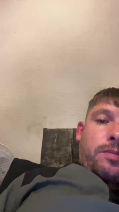 skuzzy244 live cam on Cam4