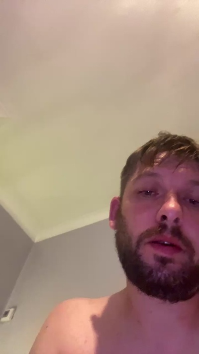 skuzzy244 live cam on Cam4