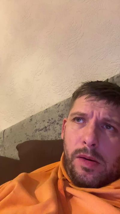 skuzzy244 live cam on Cam4