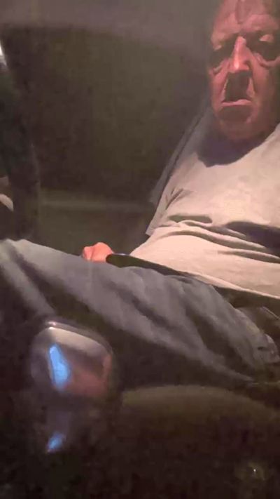 slaven19 live cam on Cam4
