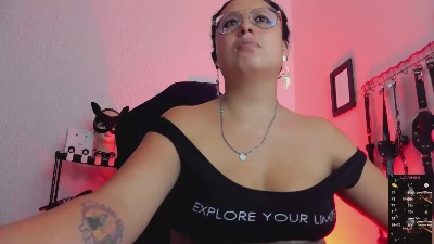 slaverubi_ live cam on Cam4