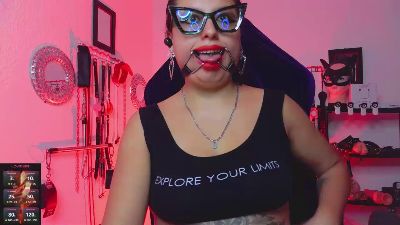 slaverubi_ live cam on Cam4