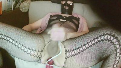 slaveslut23 live cam on Cam4
