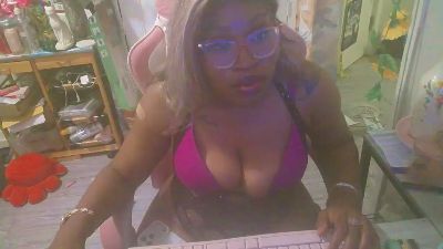sluttydiana4 live cam on Cam4