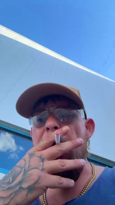 smoking42069 live cam on Cam4
