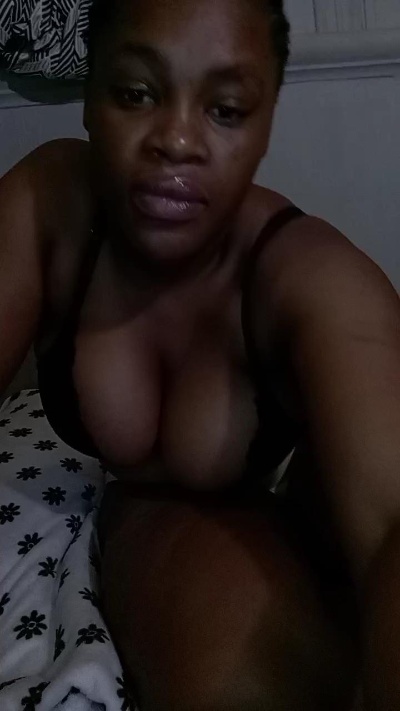snugllebun live cam on Cam4