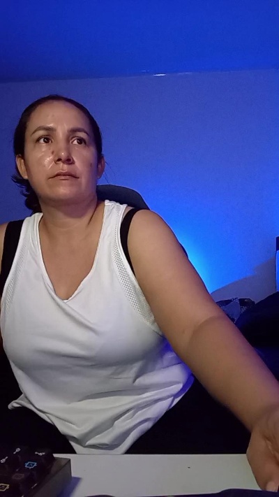 sofia_4 live cam on Cam4