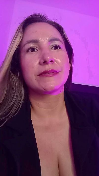 sofia_4 live cam on Cam4