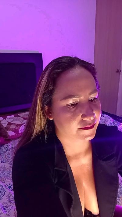 sofia_4 live cam on Cam4