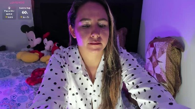 sofia_4 live cam on Cam4