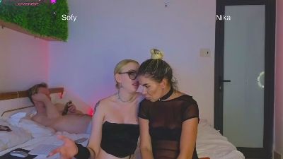 sofy_and_mike live cam on Cam4