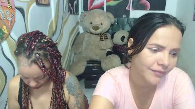 solyluna20222 live cam on Cam4