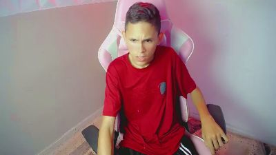 sombra_18 live cam on Cam4