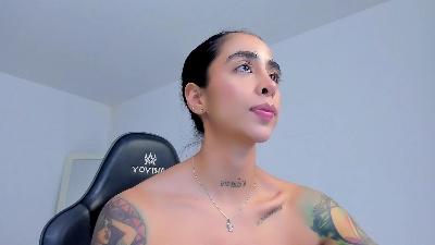 sophierooy2 live cam on Cam4
