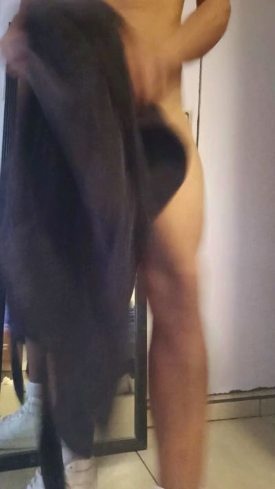 spoiled28 live cam on Cam4