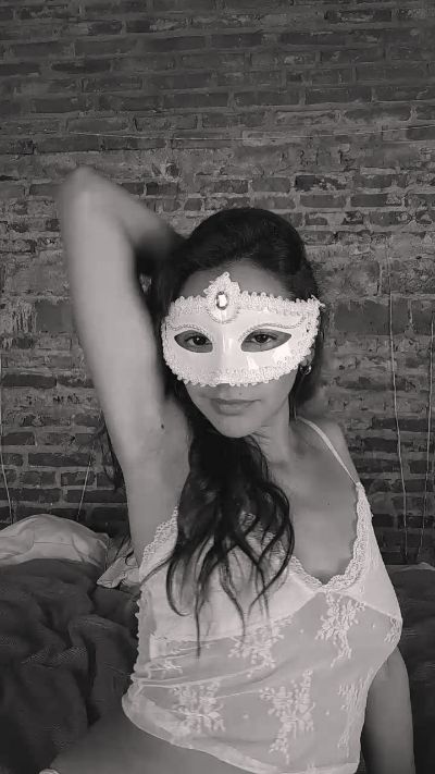 ssalazzarys37g1 live cam on Cam4