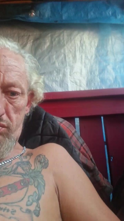 starskihutchee live male webcam from Canada