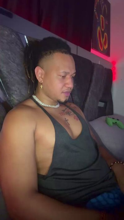steffano_brown live cam on Cam4